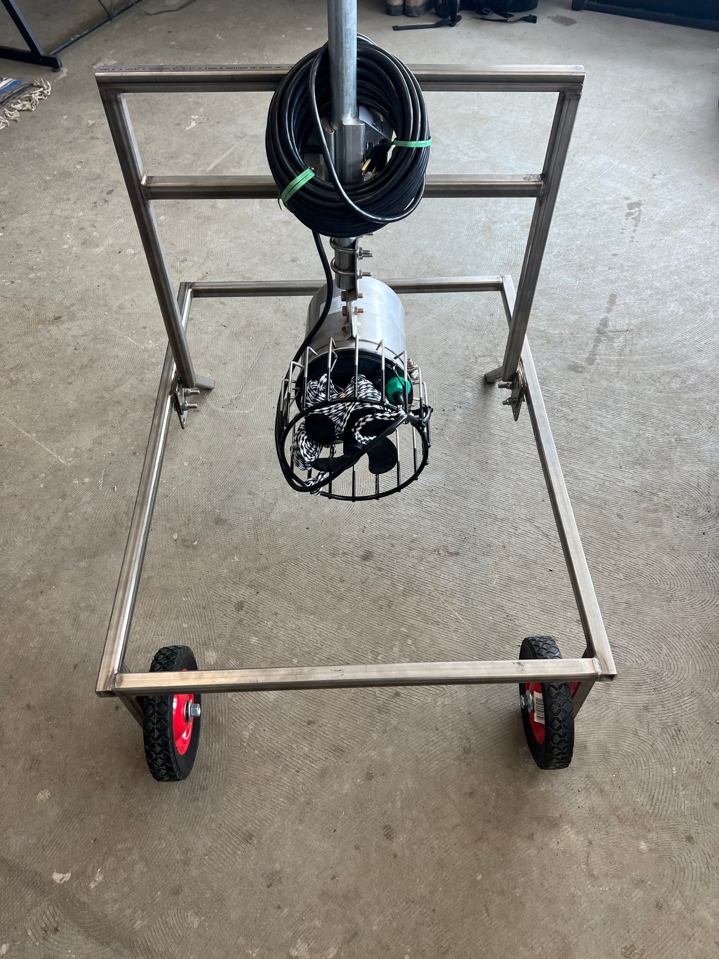 Aquatic Moveable Stand C/W Kasco Deicer/Thruster